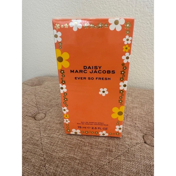 NIB Marc Jacobs Daisy Ever So Fresh Perfume 75ml 2.5oz - Picture 2 of 5